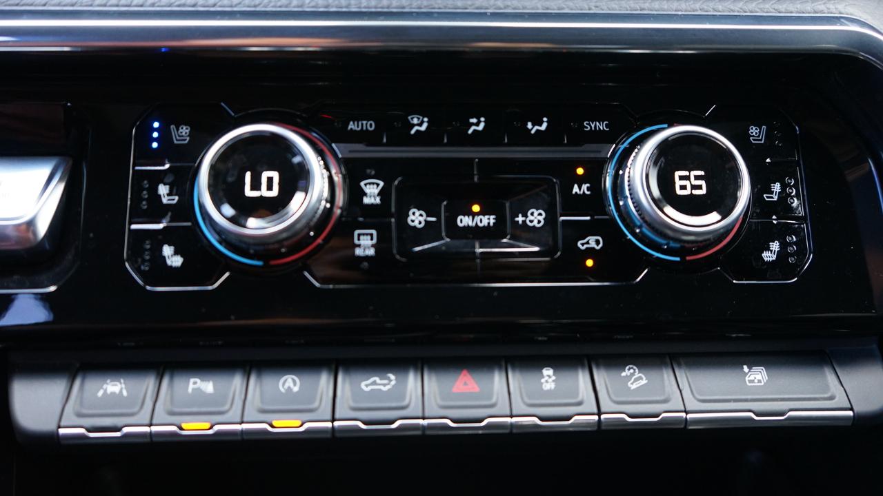 GMC Sierra 1500 4WD Crew Cab 147" Denali 2023