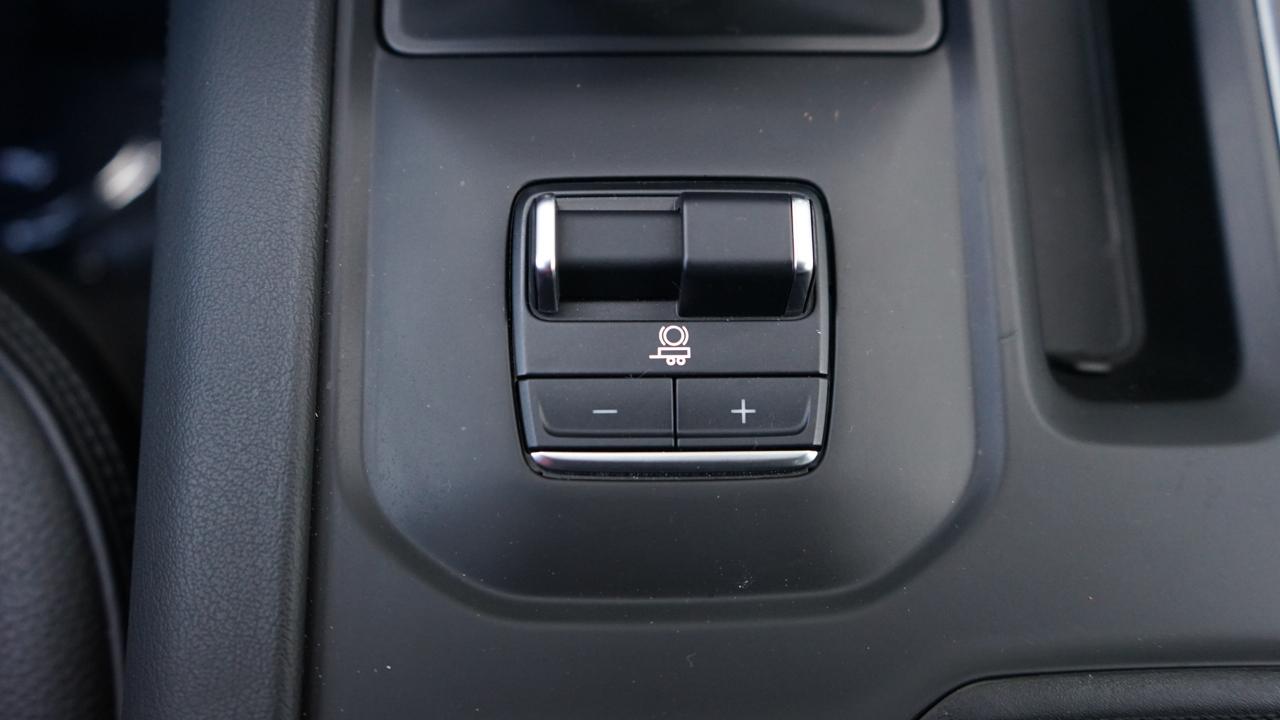 GMC Sierra 1500 4WD Crew Cab 147" Denali 2023