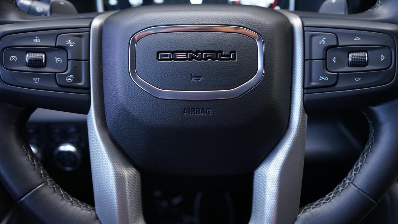 GMC Sierra 1500 4WD Crew Cab 147" Denali 2023