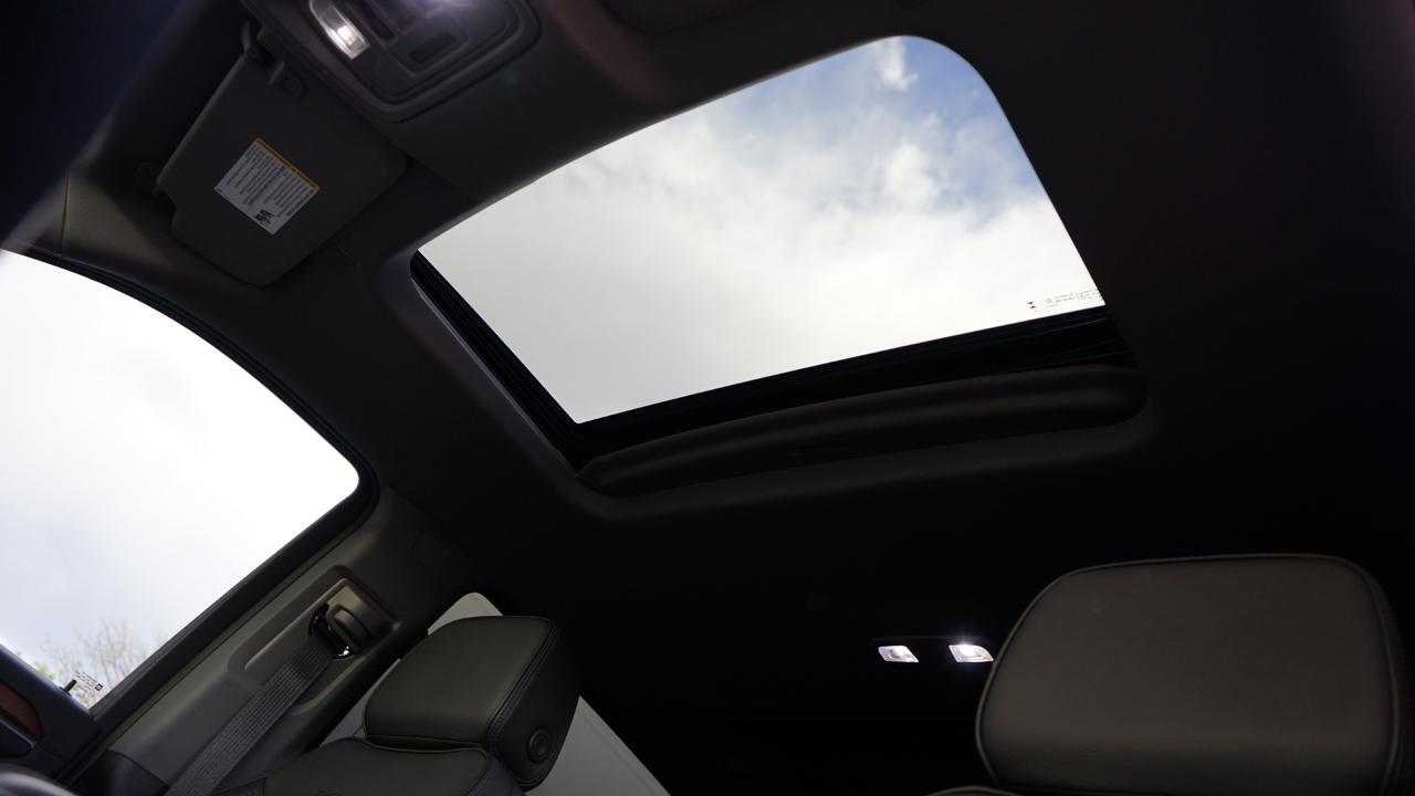 GMC Sierra 1500 4WD Crew Cab 147" Denali 2023