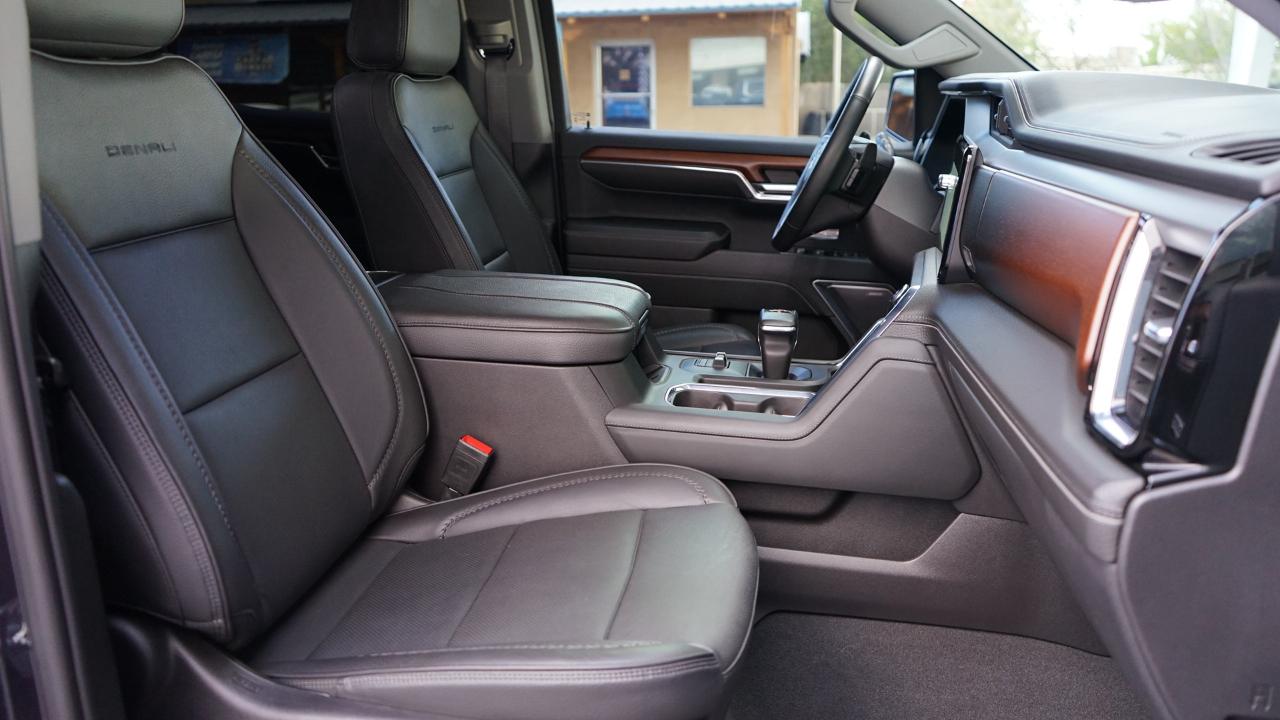 GMC Sierra 1500 4WD Crew Cab 147" Denali 2023