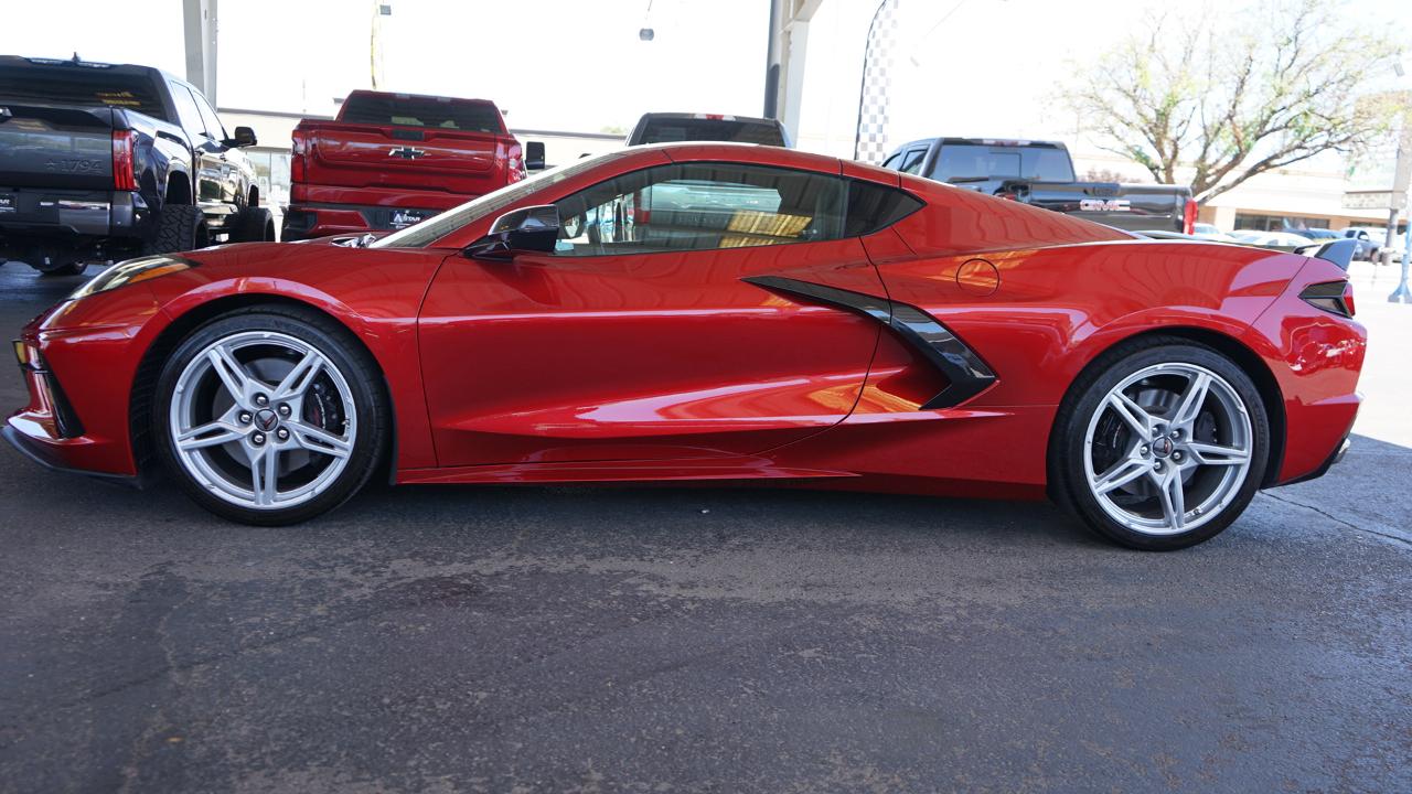 Chevrolet Corvette 2dr Stingray Cpe w/2LT 2021
