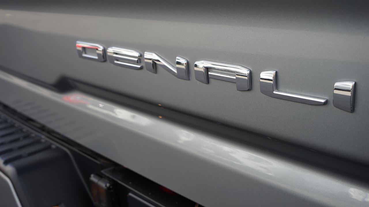 GMC Sierra 3500HD 4WD Crew Cab 172" Denali 2025