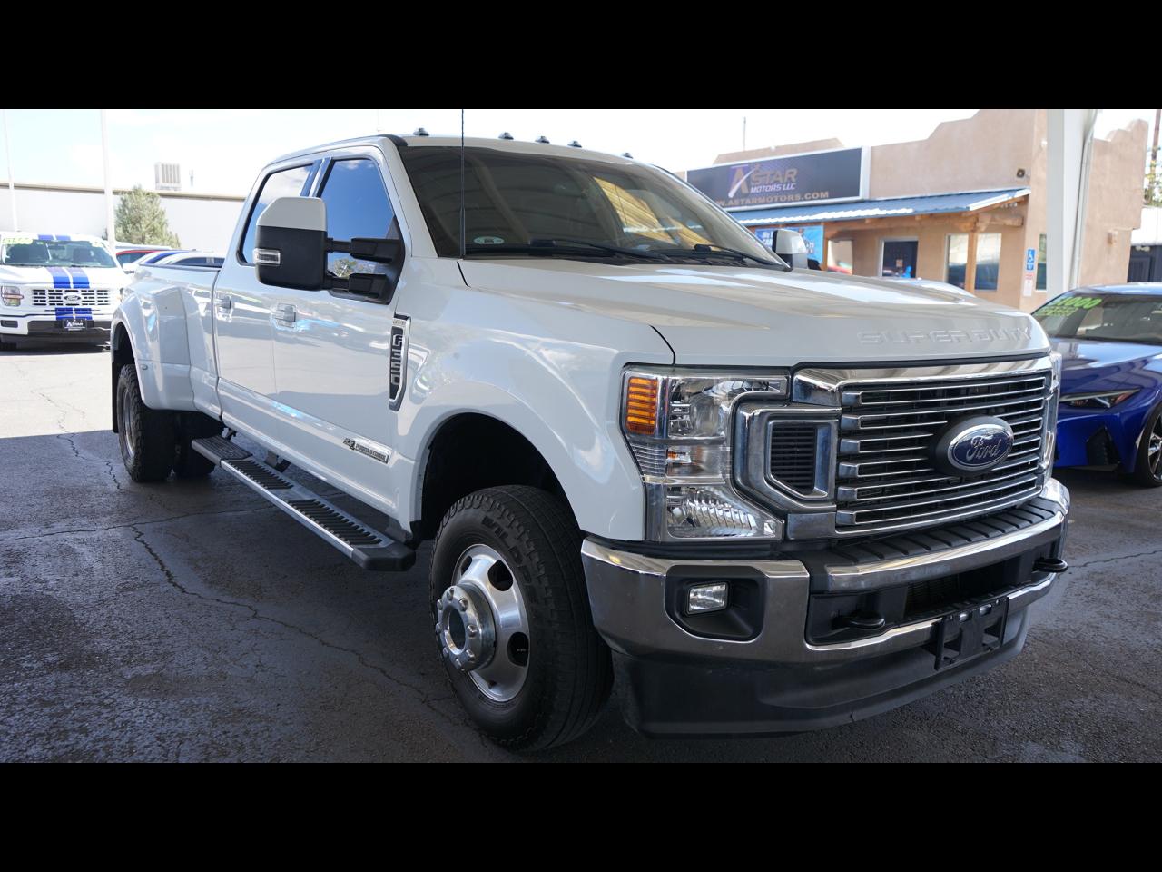 Ford Super Duty F-350 DRW Lariat 4WD Crew Cab 8' Box 2022