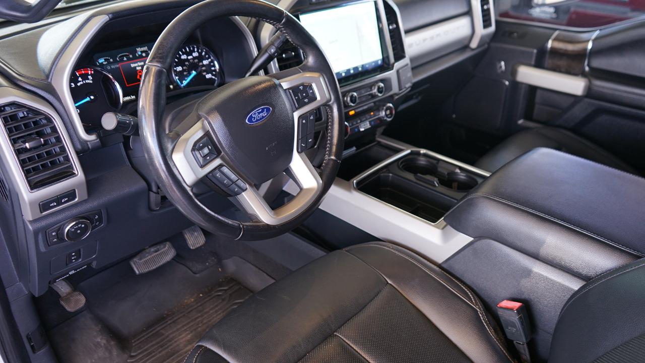Ford Super Duty F-350 DRW Lariat 4WD Crew Cab 8' Box 2022