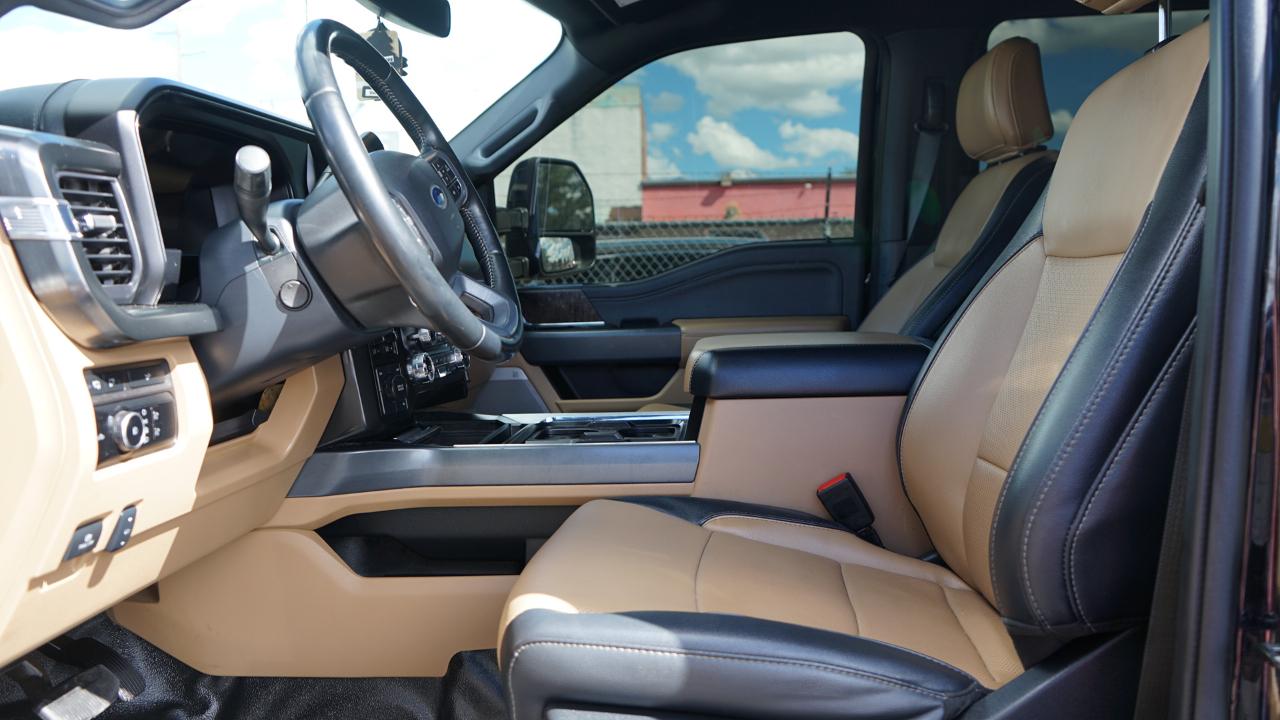 Ford Super Duty F-350 DRW Lariat 4WD Crew Cab 8' Box 2024