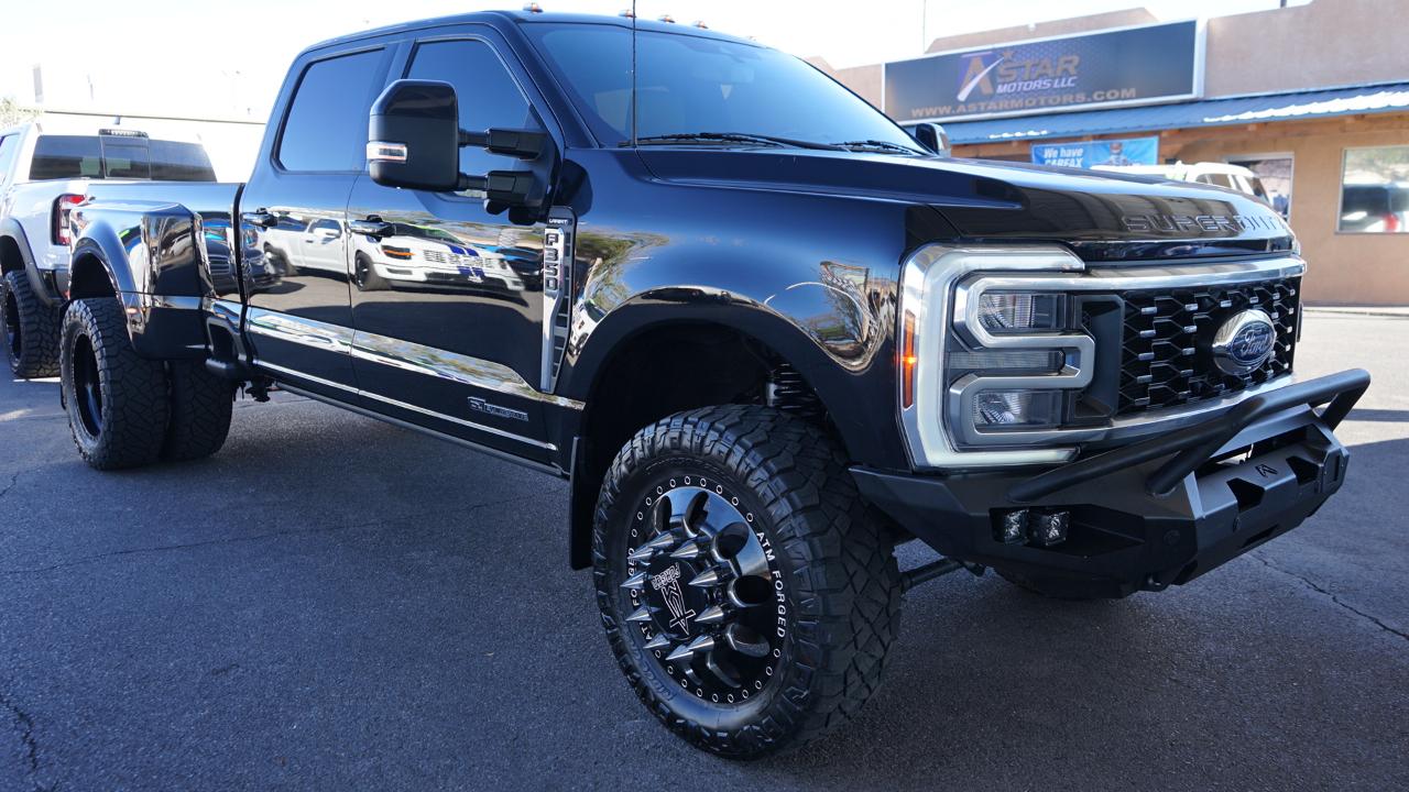 Ford Super Duty F-350 DRW Lariat 4WD Crew Cab 8' Box 2024