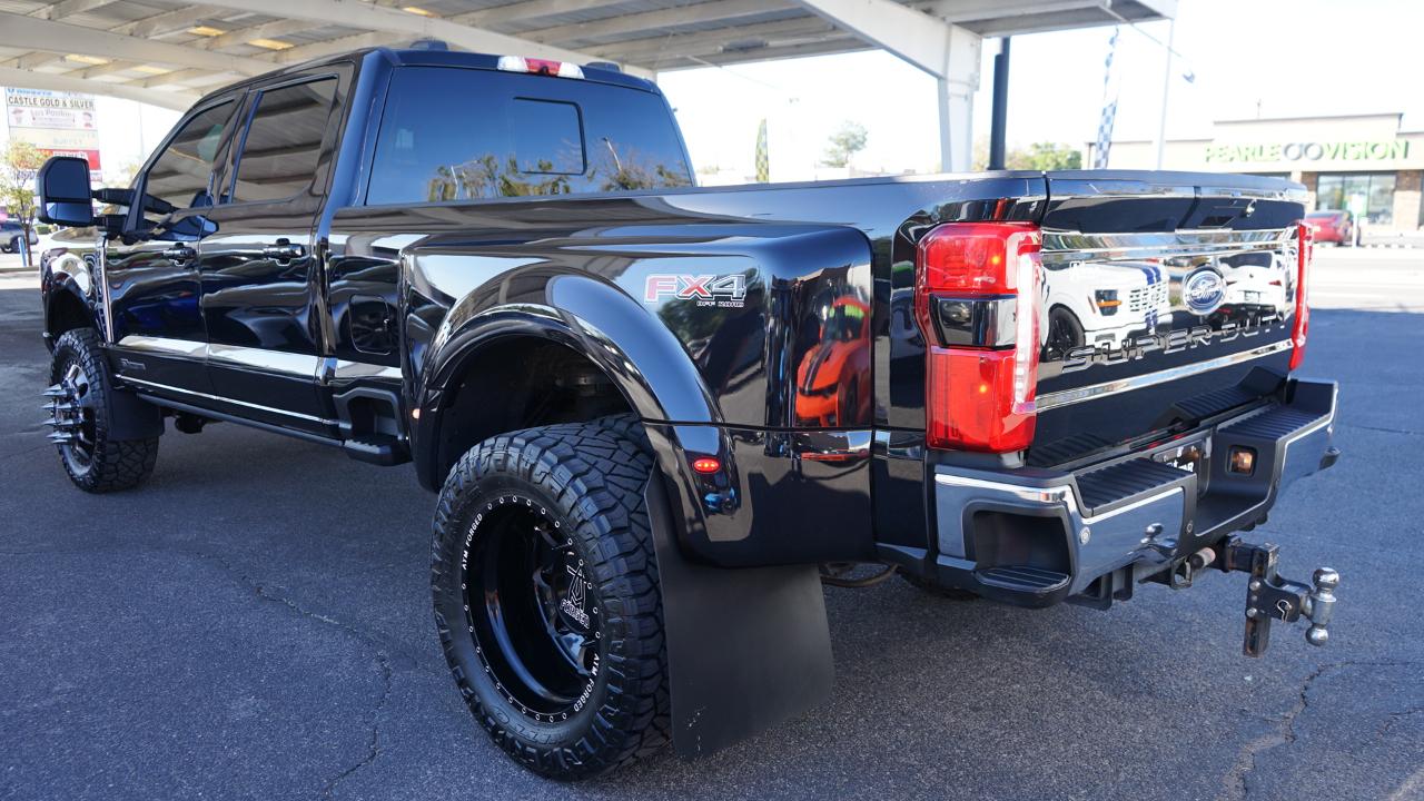Ford Super Duty F-350 DRW Lariat 4WD Crew Cab 8' Box 2024