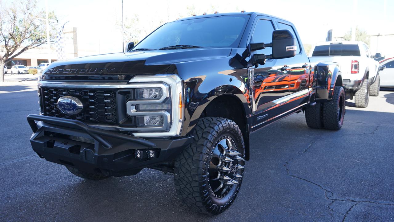 Ford Super Duty F-350 DRW Lariat 4WD Crew Cab 8' Box 2024