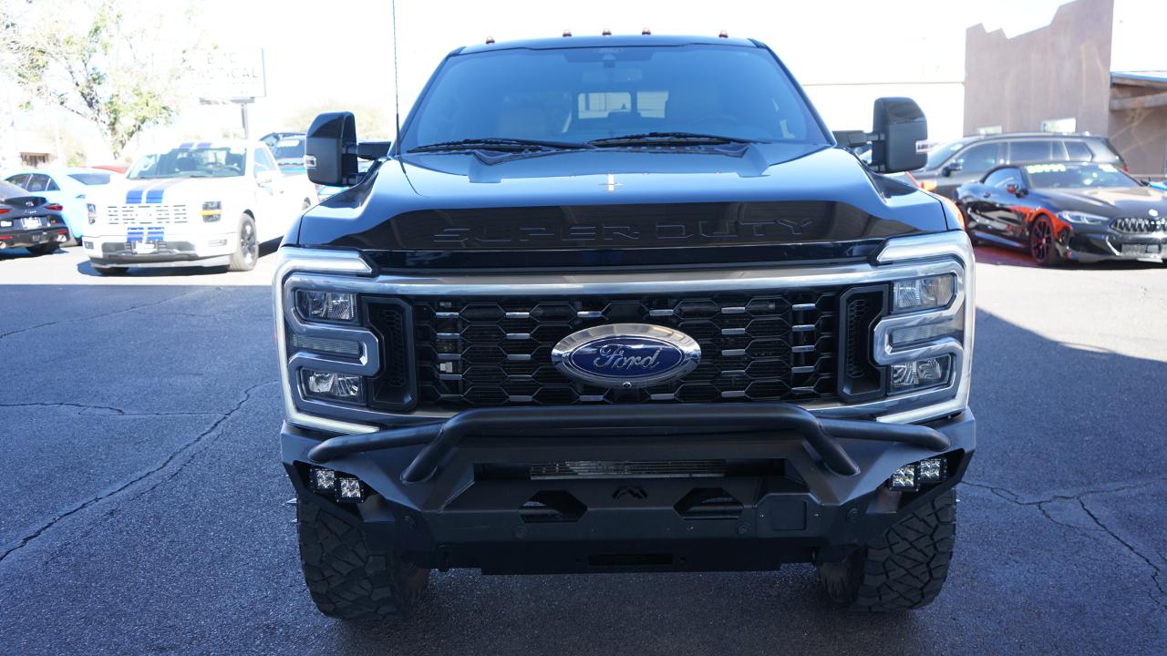 Ford Super Duty F-350 DRW Lariat 4WD Crew Cab 8' Box 2024