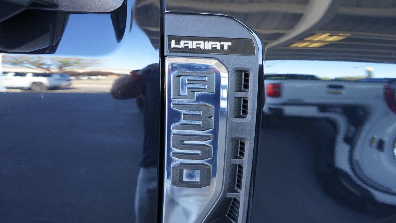 Ford Super Duty F-350 DRW Lariat 4WD Crew Cab 8' Box 2024