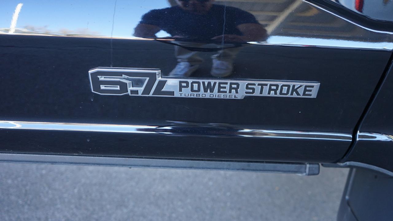 Ford Super Duty F-350 DRW Lariat 4WD Crew Cab 8' Box 2024