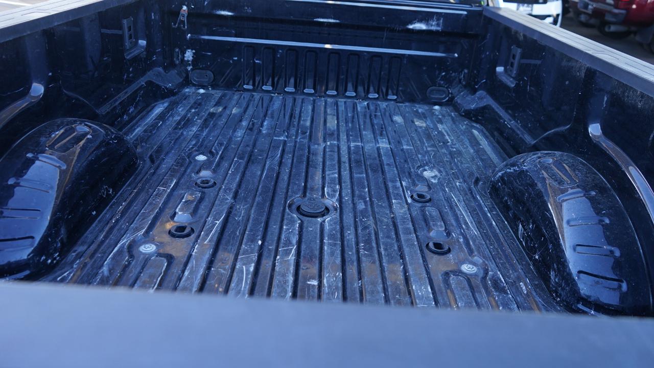 Ford Super Duty F-350 DRW Lariat 4WD Crew Cab 8' Box 2024