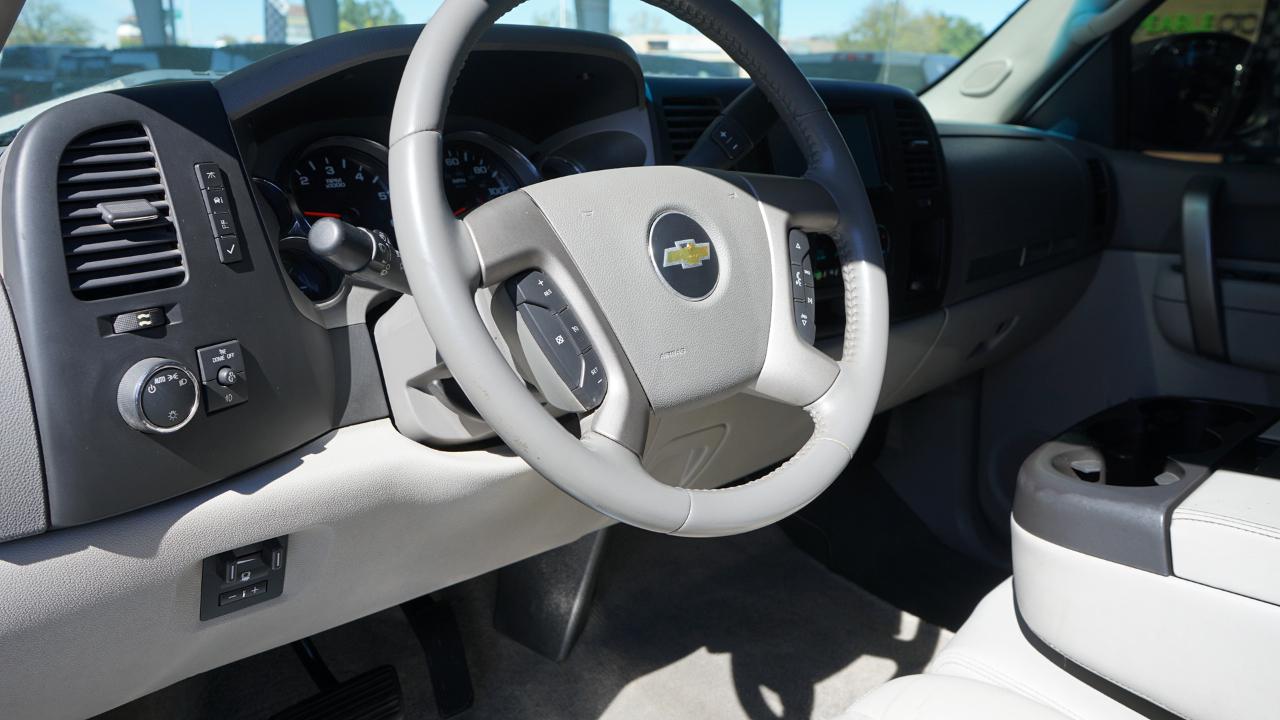 Chevrolet Silverado 1500 4WD Crew Cab 143.5" LT 2012