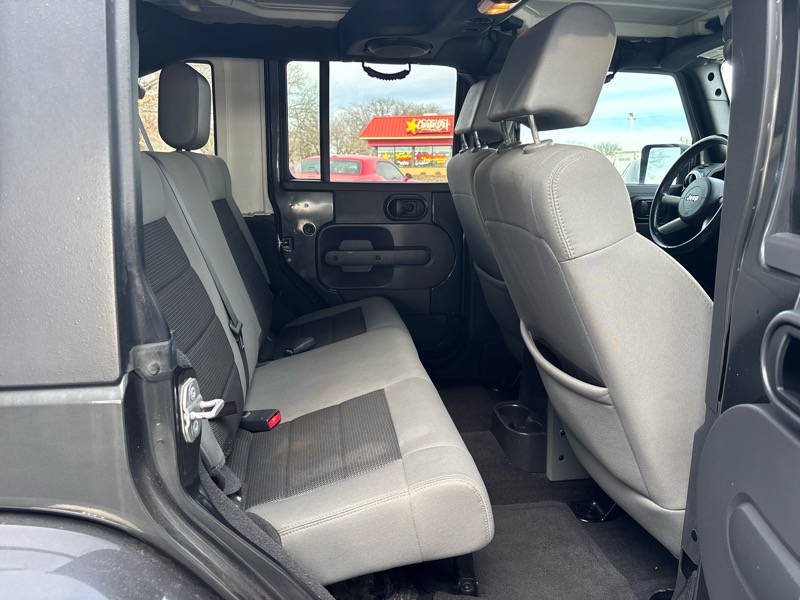 Jeep Wrangler Unlimited Sahara 4WD 2010