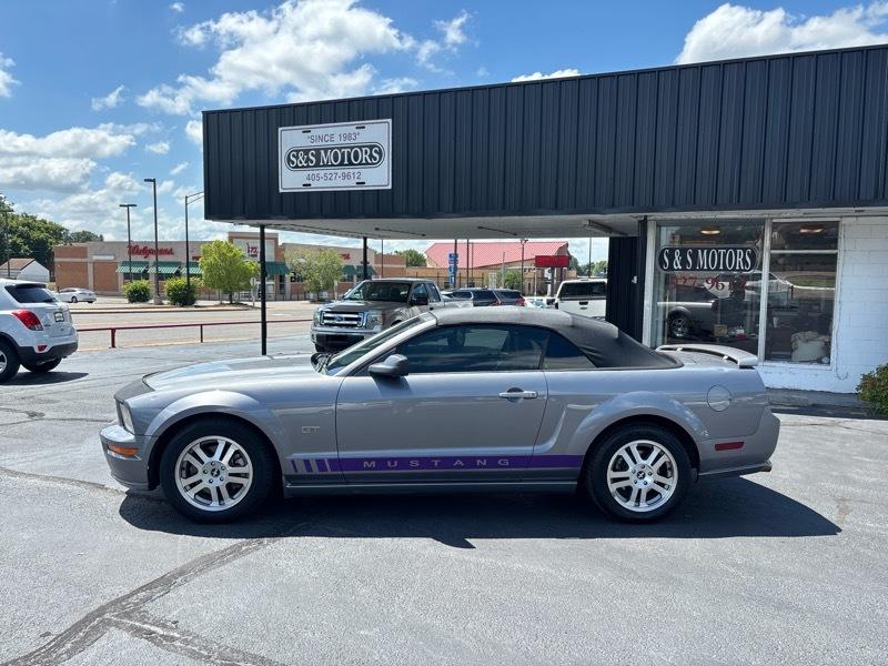 Ford Mustang GT Deluxe Convertible 2006