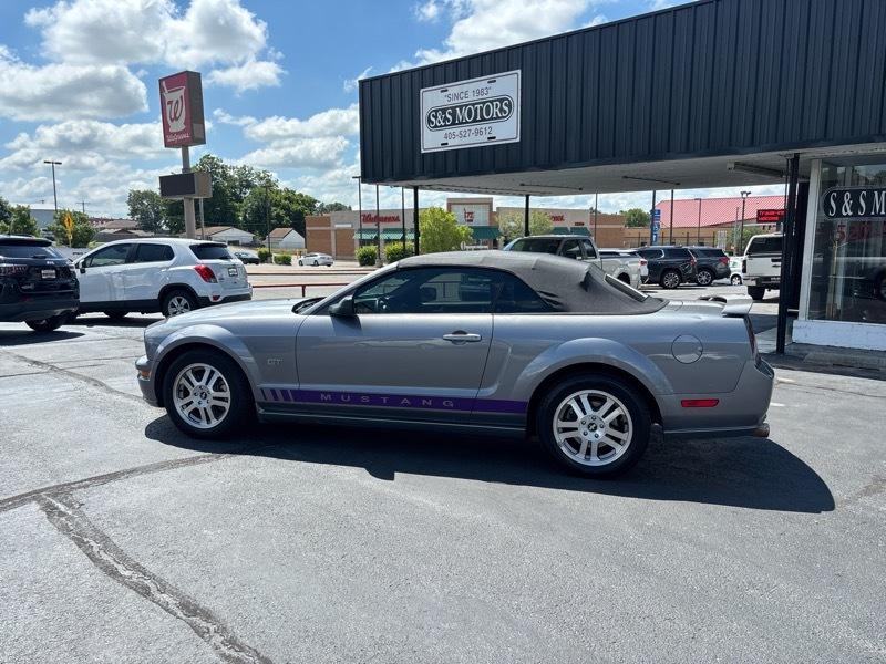 Ford Mustang GT Deluxe Convertible 2006