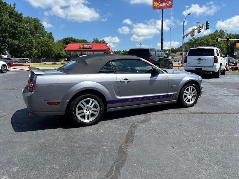 Ford Mustang GT Deluxe Convertible 2006