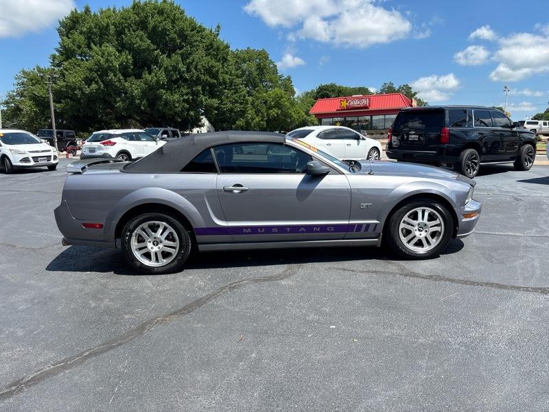 Ford Mustang GT Deluxe Convertible 2006