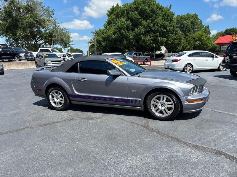 Ford Mustang GT Deluxe Convertible 2006