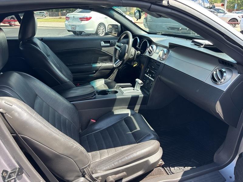 Ford Mustang GT Deluxe Convertible 2006