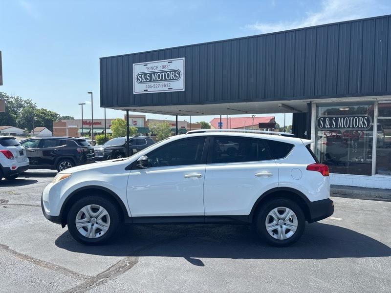 Toyota RAV4 LE FWD 2015