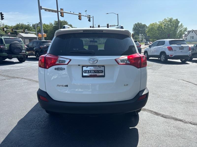 Toyota RAV4 LE FWD 2015
