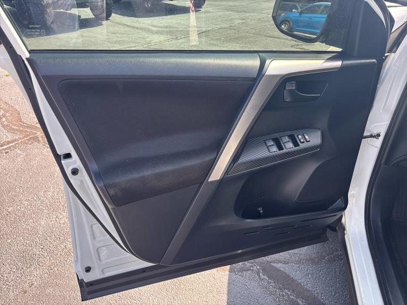 Toyota RAV4 LE FWD 2015