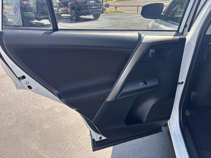 Toyota RAV4 LE FWD 2015