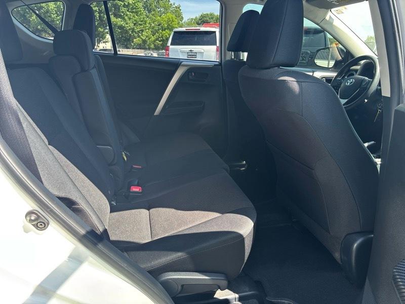 Toyota RAV4 LE FWD 2015