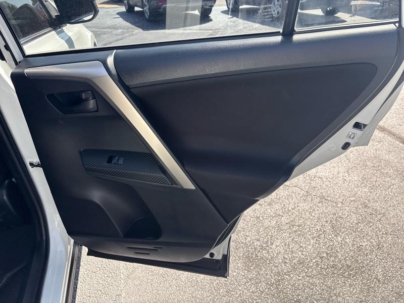 Toyota RAV4 LE FWD 2015