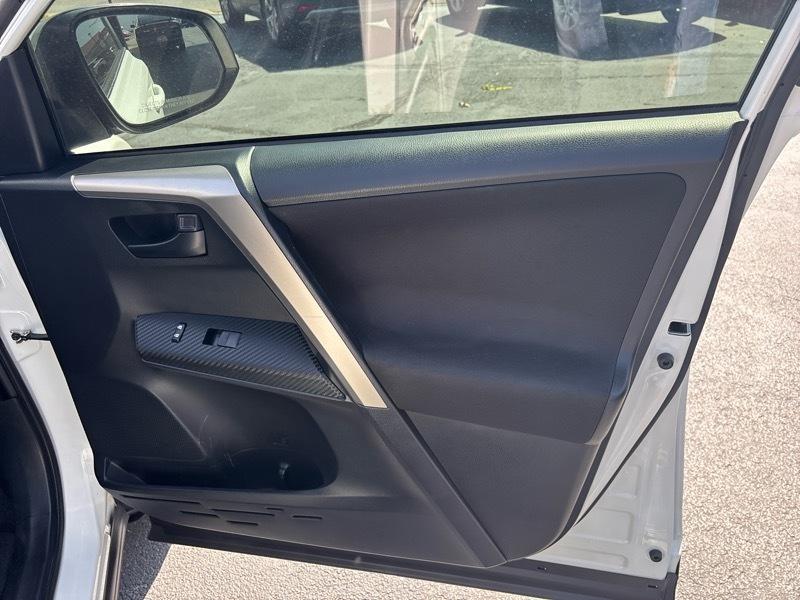 Toyota RAV4 LE FWD 2015