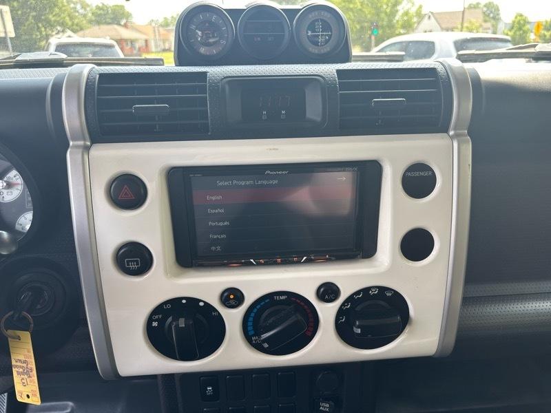 Toyota FJ Cruiser 4WD MT 2013