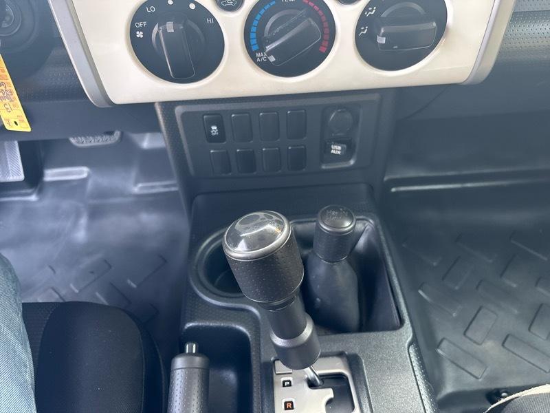 Toyota FJ Cruiser 4WD MT 2013