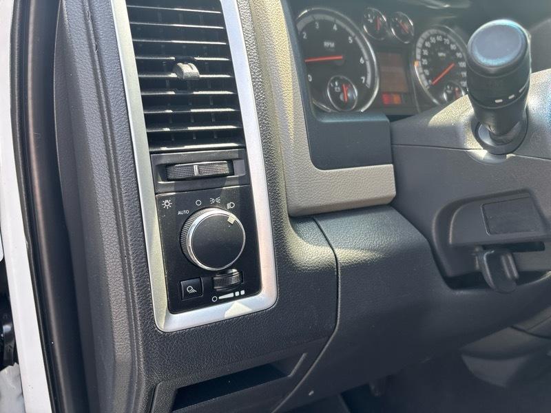 RAM 1500 SLT Quad Cab 2WD 2012