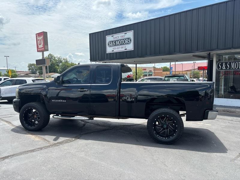Chevrolet Silverado 1500 LS Extended Cab 2WD 2011