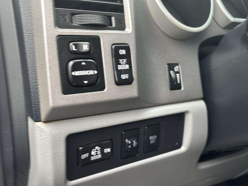 Toyota Tundra Tundra-Grade 5.7L FFV Double Cab 4WD 2013