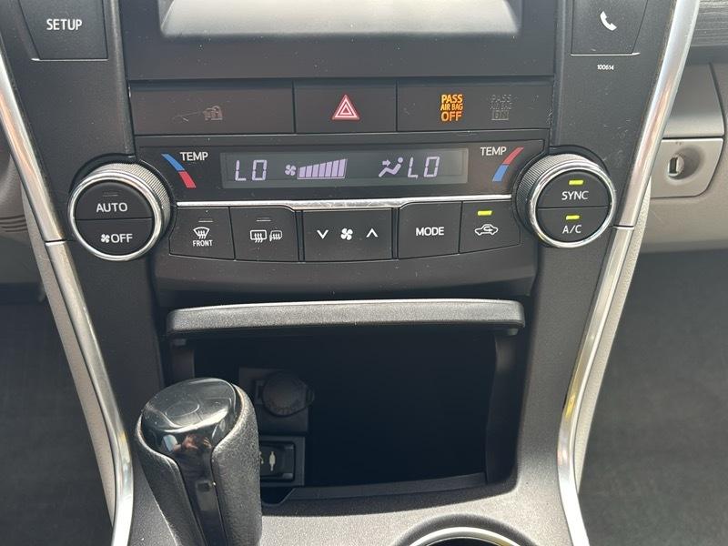Toyota Camry Hybrid SE 2017