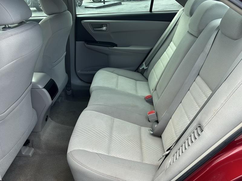 Toyota Camry Hybrid SE 2017