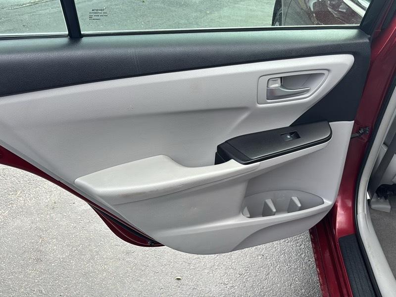 Toyota Camry Hybrid SE 2017