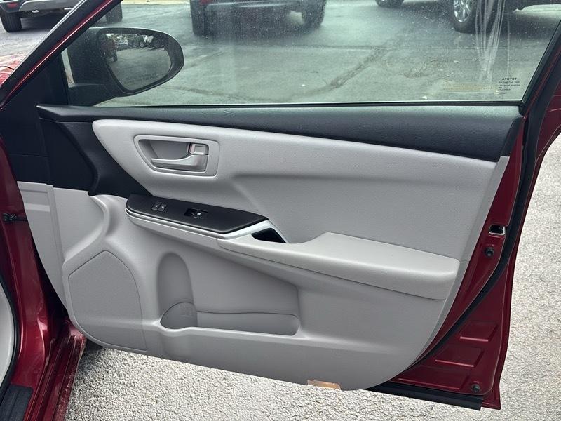 Toyota Camry Hybrid SE 2017