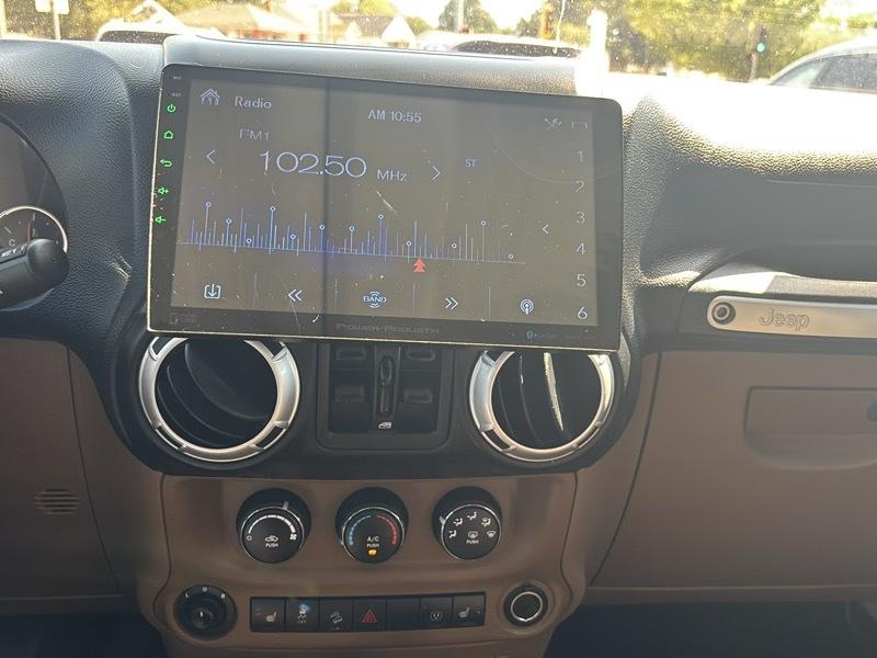 Jeep Wrangler Unlimited Sahara 4WD 2014