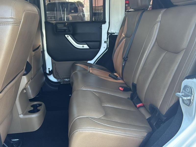 Jeep Wrangler Unlimited Sahara 4WD 2014