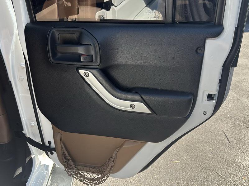 Jeep Wrangler Unlimited Sahara 4WD 2014