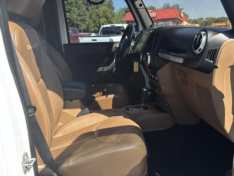 Jeep Wrangler Unlimited Sahara 4WD 2014