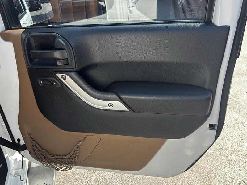 Jeep Wrangler Unlimited Sahara 4WD 2014