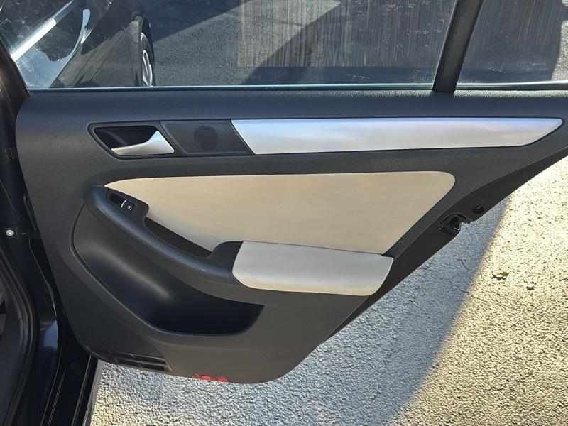 Volkswagen Jetta SE 2013