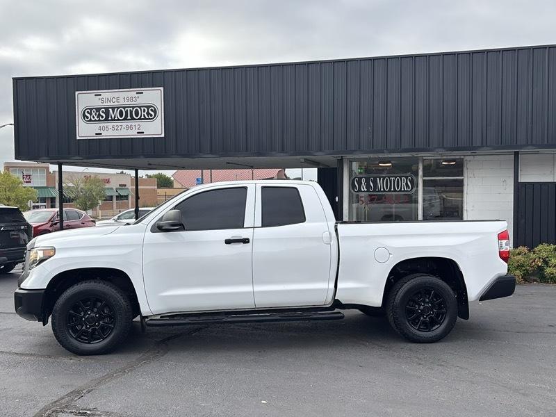 Toyota Tundra SR5 5.7L V8 Double Cab 2WD 2020