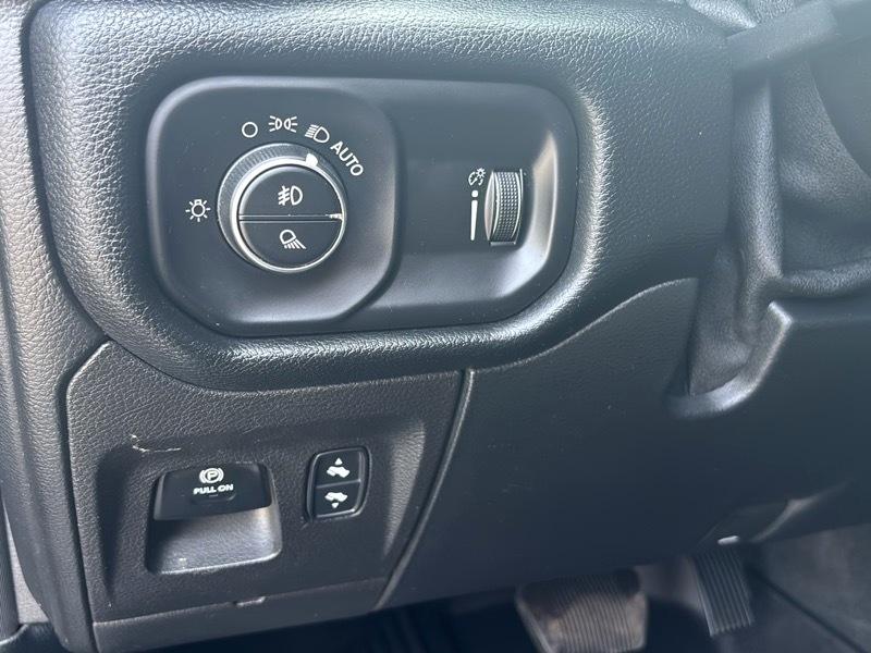 RAM 1500 Big Horn Quad Cab 4WD 2021