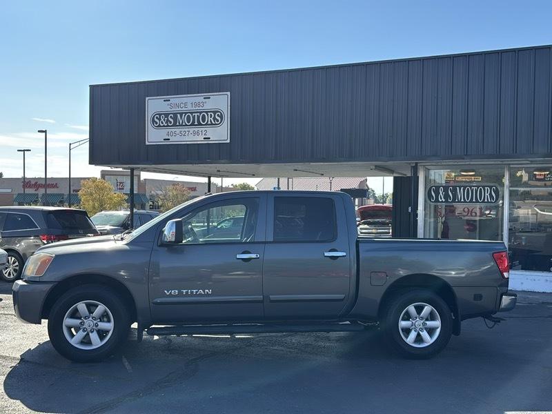 Nissan Titan LE Crew Cab 2WD SWB 2010
